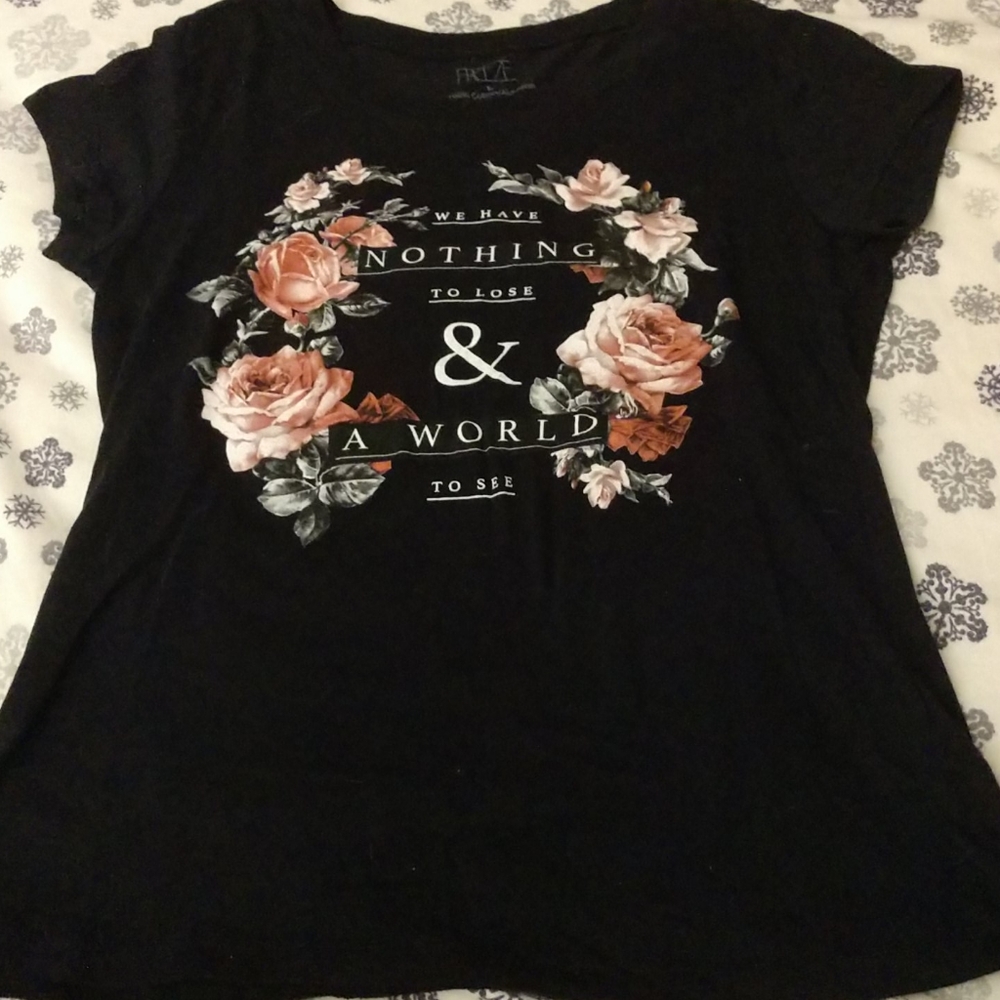 💙3/$25   Short sleeve tee